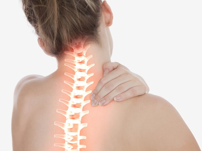 L'ostéochondrose cervicale se manifeste par une douleur sourde ou aiguë